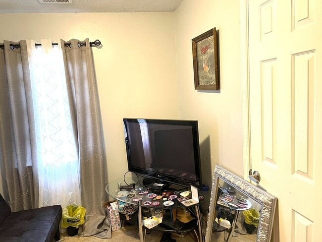 Building Photo - 6817 Cedarwood Ct
