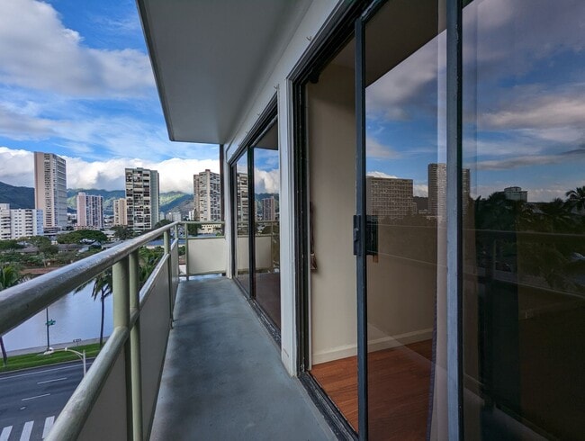 Building Photo - Rosalei 1 bedroom 1 bath with 1 parking stall