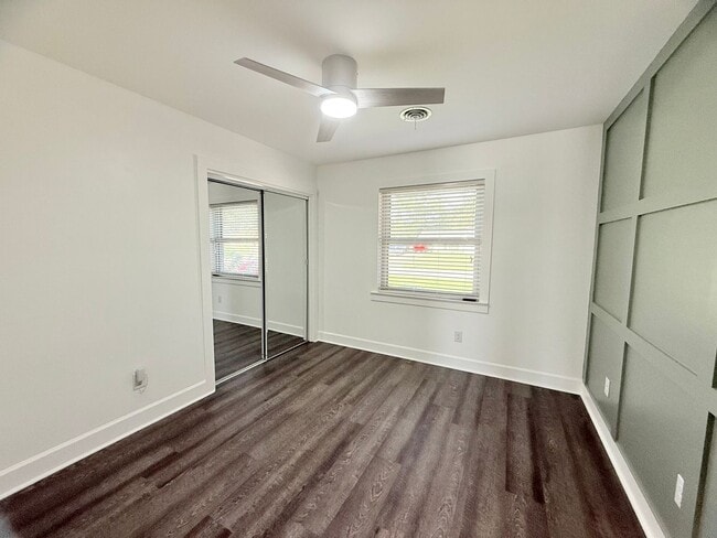 Building Photo - Beautiful 4 Bedroom Pool Home - Scenic Hei...