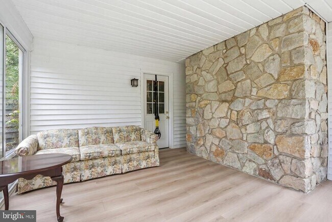 Building Photo - 1316 Heller Dr