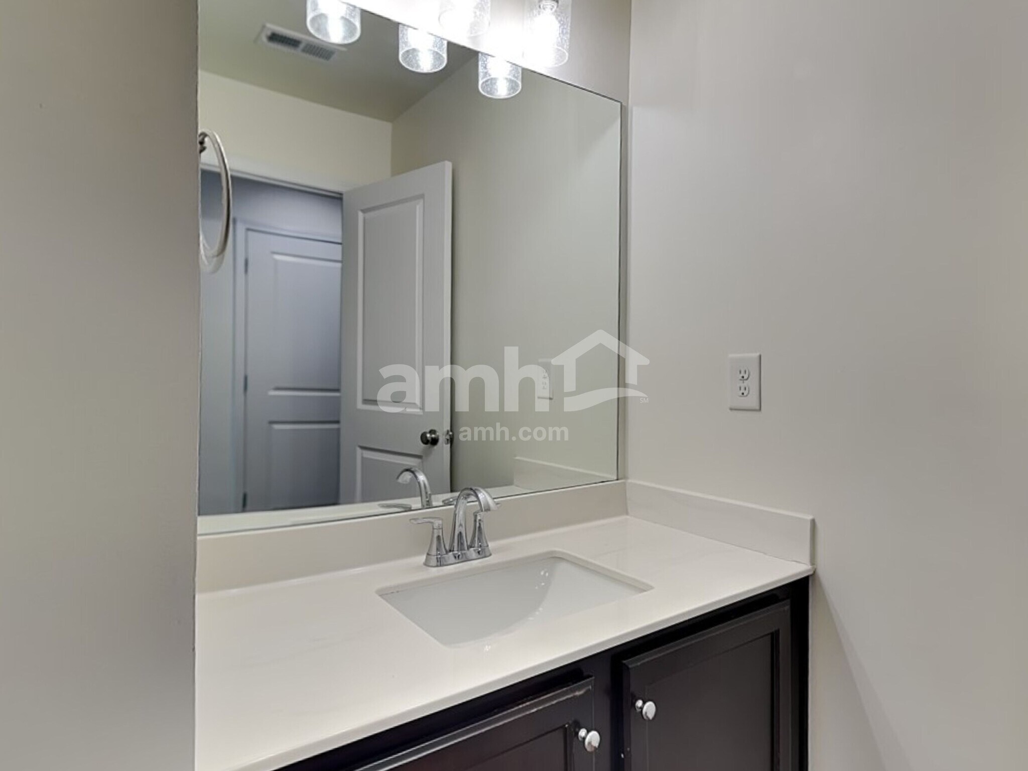 Building Photo - 701 Woodall Rd