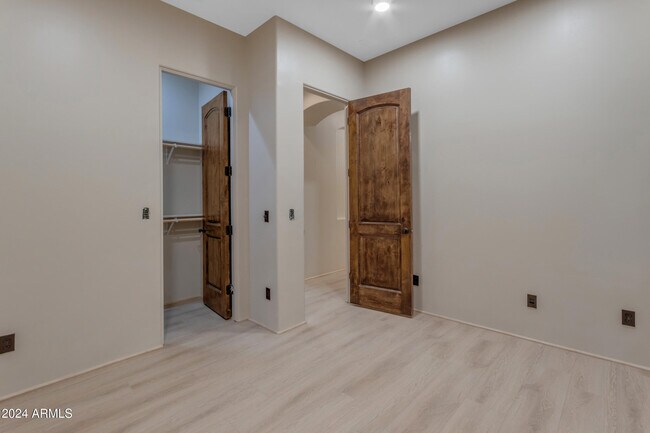Building Photo - 2322 E Samantha Way