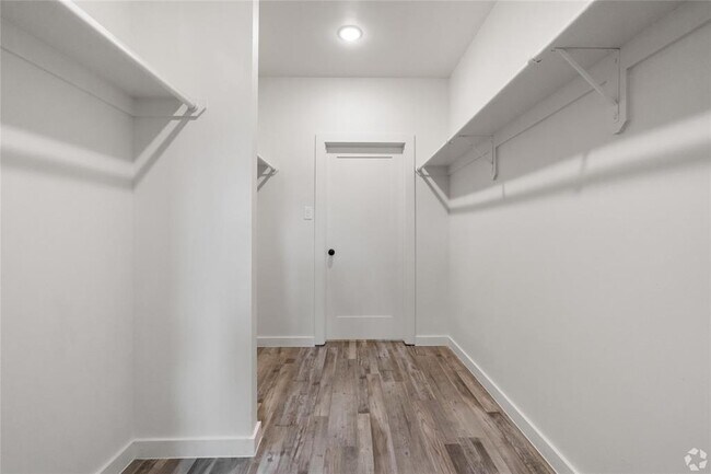 Building Photo - 13810 Bee Flower Ln