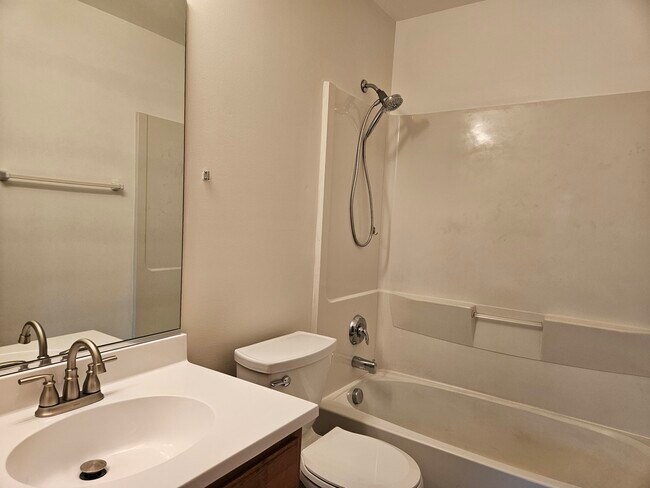Building Photo - 2507 Sumac Dr