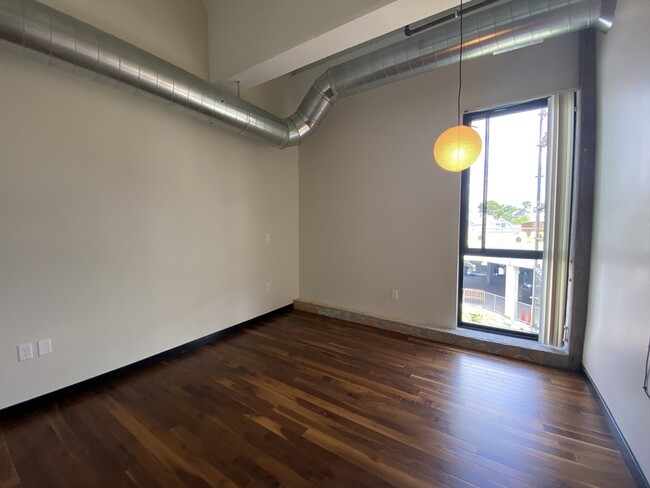 Building Photo - 1060 Broadway