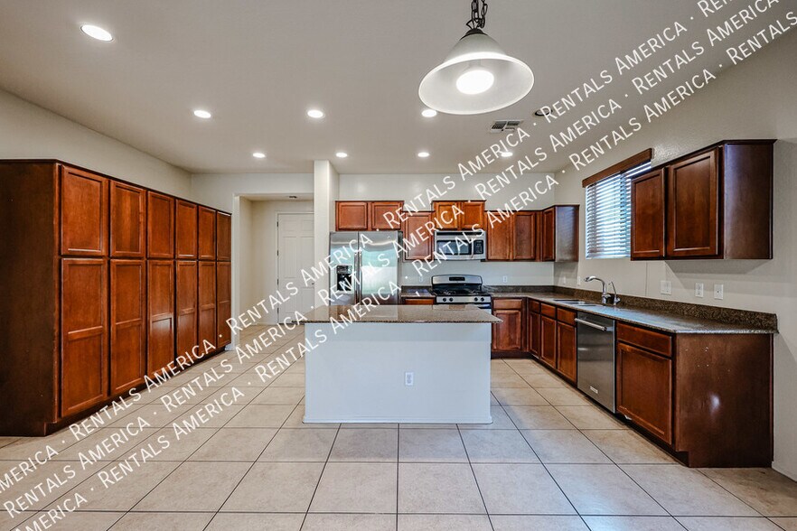 Building Photo - 3410 S Sunland Dr