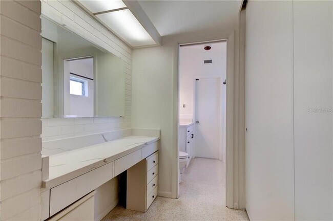 Building Photo - 1126 Woodcrest Ave