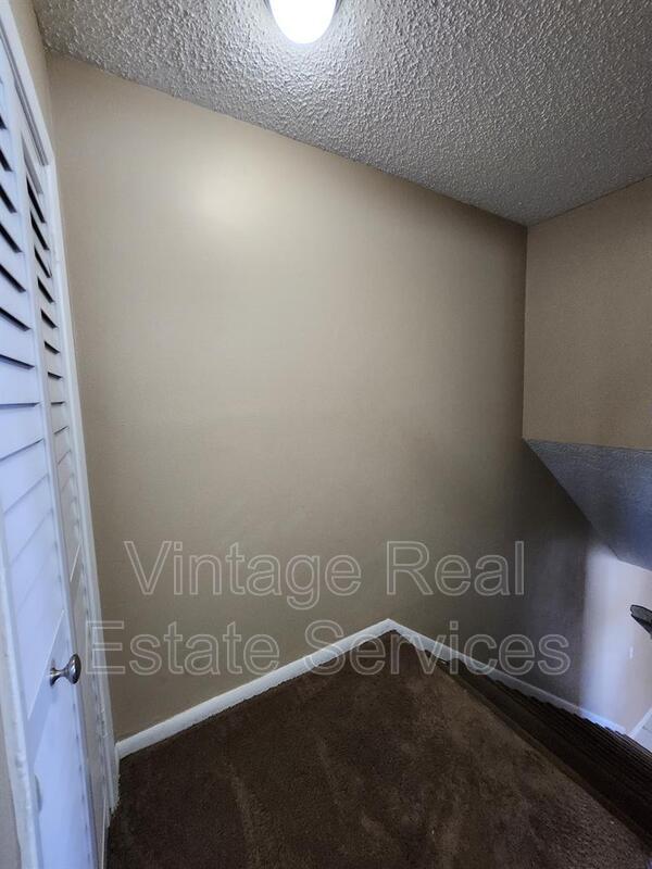 Building Photo - 9209 Tudor Dr