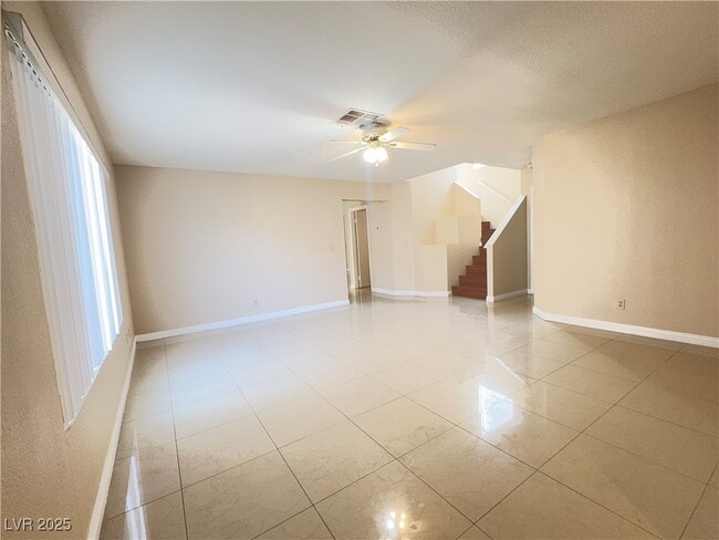 Building Photo - 924 Carmel Shrs Dr