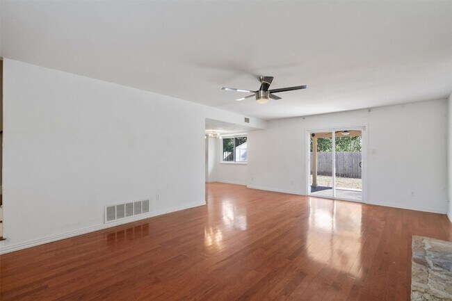 Building Photo - 9809 Meadowheath Dr