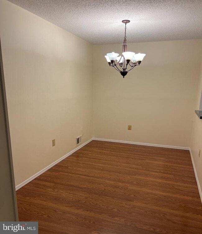 Building Photo - 96 Willow Ct