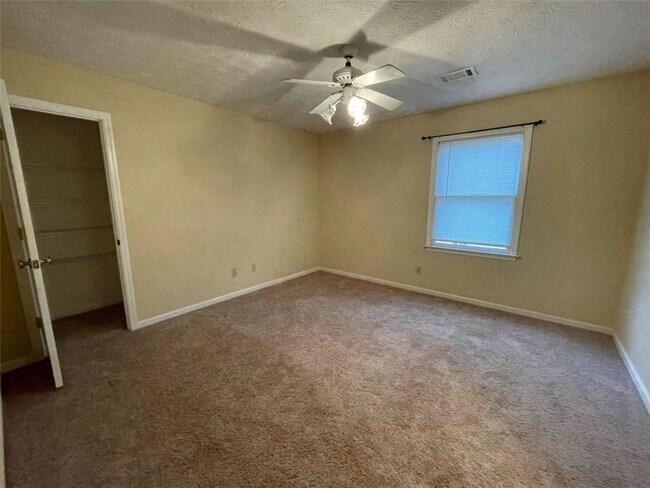 Building Photo - 2273 Windland Dr