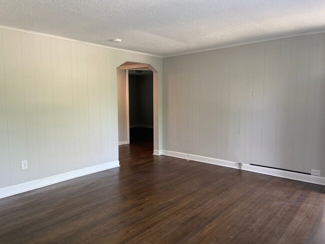 Building Photo - COMING SOON - 2 Bedroom 1 Bathroom Home in...