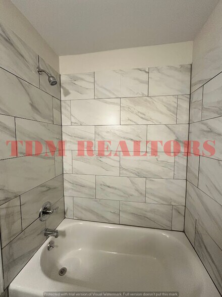 Building Photo - 302 E Clinton St