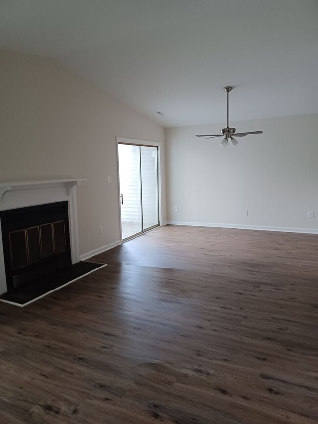 Building Photo - 2nd floor 2 bedroom condo in Hampton