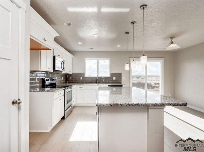 Building Photo - 3 Bedroom House For Rent with High End Finishes-Available Aug 5th!