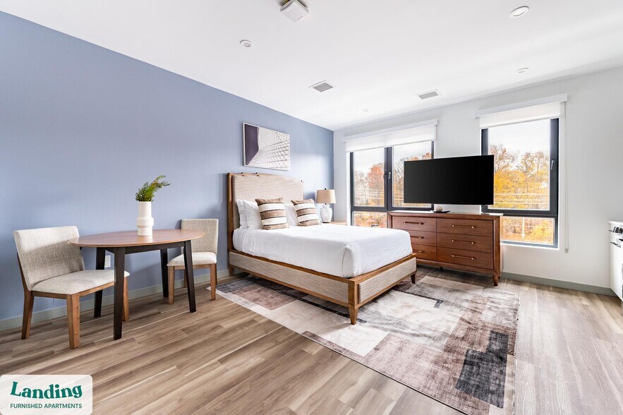 Primary Photo - 39 Railroad Ave