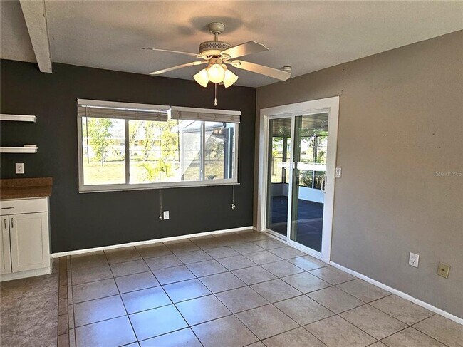 Building Photo - 2657 Roxbury Cir