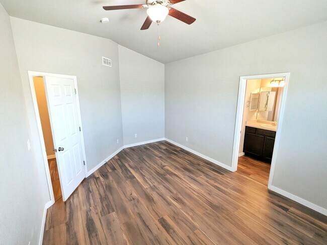 Building Photo - 9625 Rubicon Dr