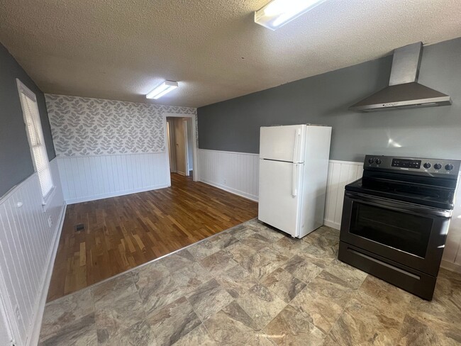 Building Photo - 8020 Hwy 43