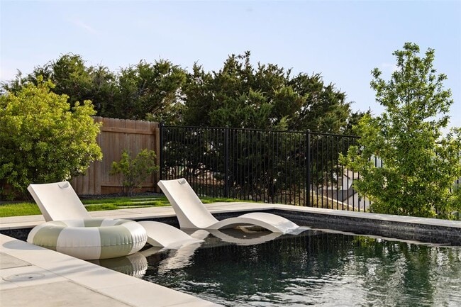 Building Photo - 6517 Empresa Dr
