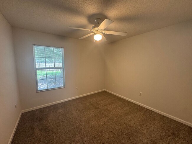 Building Photo - Ready Now! 3/2 Single Family Home w/ Fenced Yard in Starke, FL!