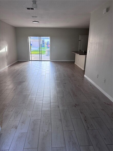 Building Photo - 1613 Reflection Cv