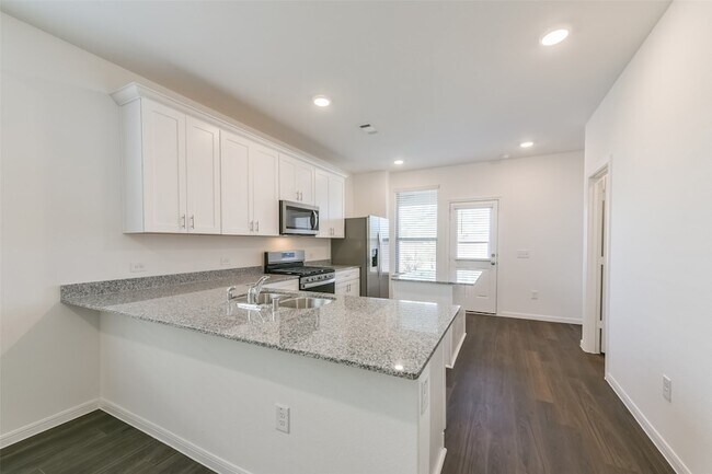 Building Photo - 14483 Cedar Ledge Ln