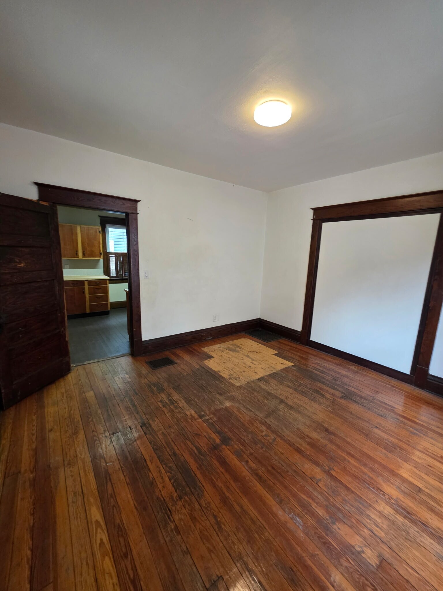 Building Photo - 364 S 10th St