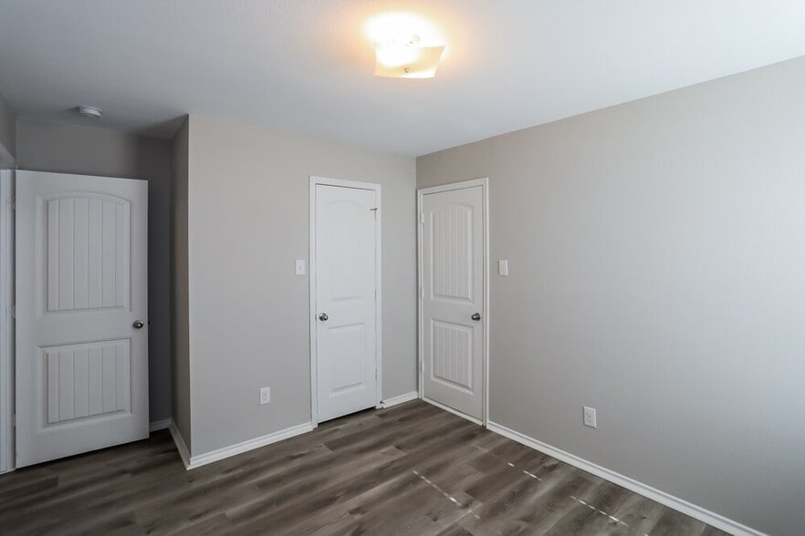 Building Photo - 1420 N Houston St