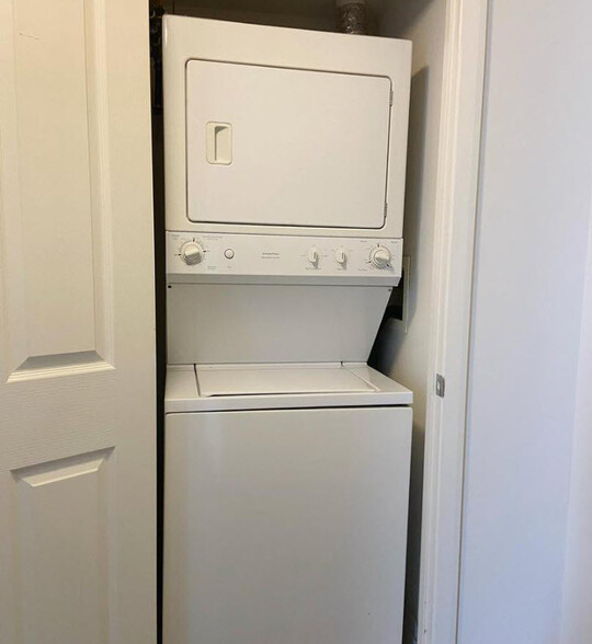 In-Unit Washer/Dryer - 414 Water St