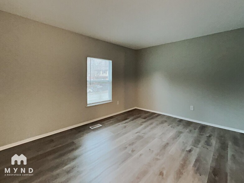 Building Photo - 6301 Ivory Palm Dr