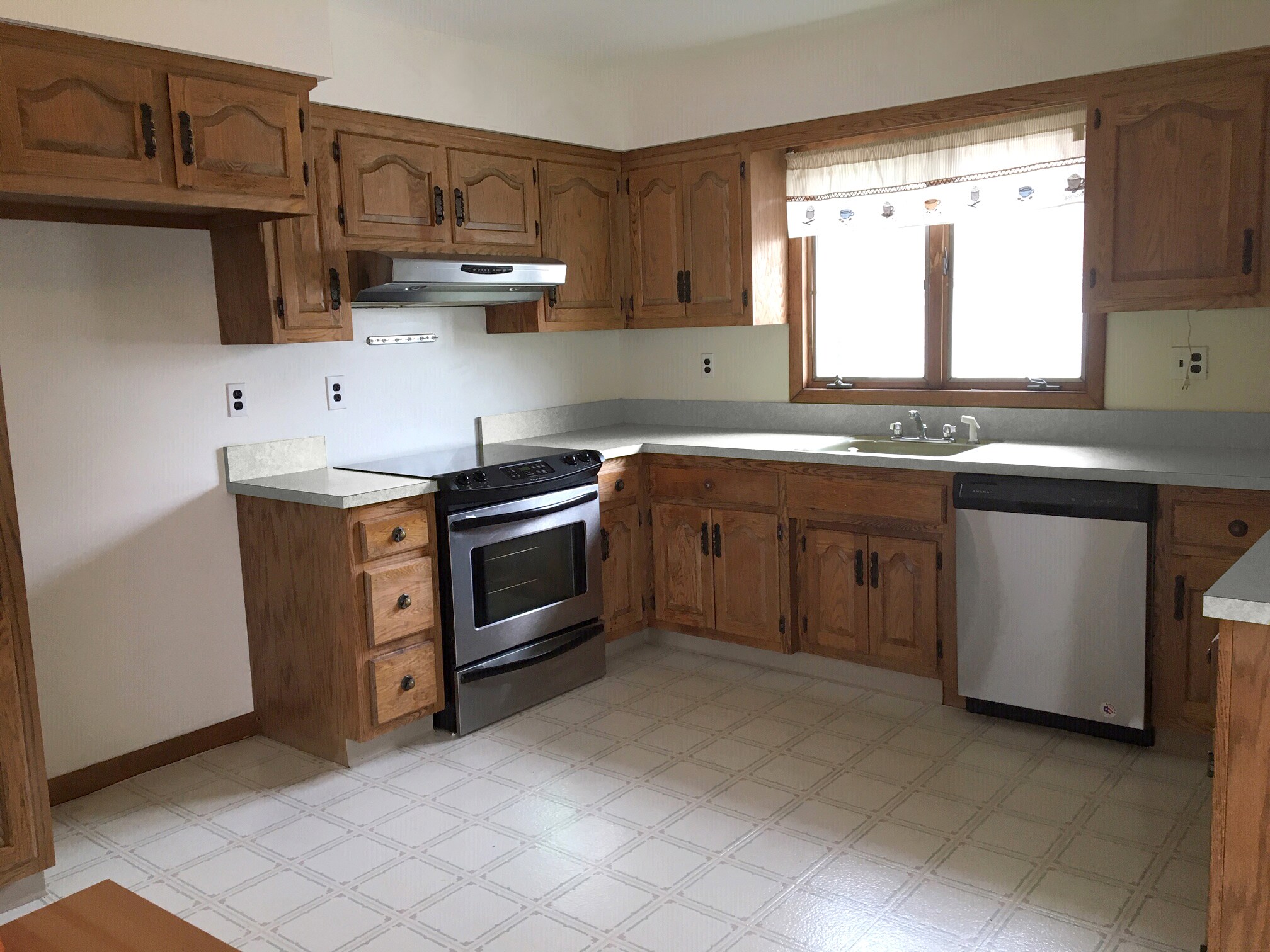 Building Photo - 193 Banta Ave