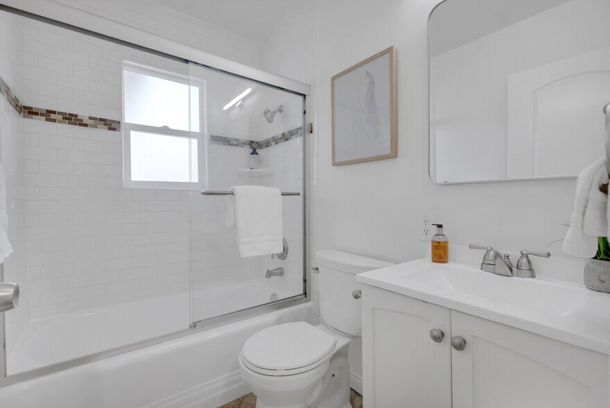 Building Photo - 17733 Los Alimos St