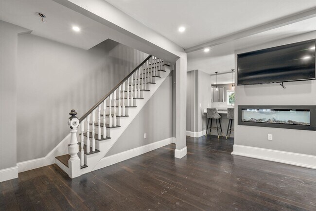 Building Photo - 133 Nichols St