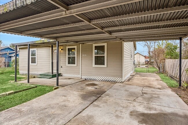 Building Photo - 5126 Higgins St