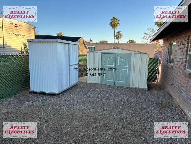 Building Photo - Romero Rd & Roger Rd - 3 bedroom 2 bath ho...