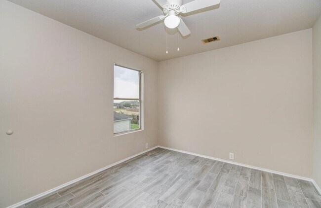 Building Photo - 6131 Scotchwood Dr