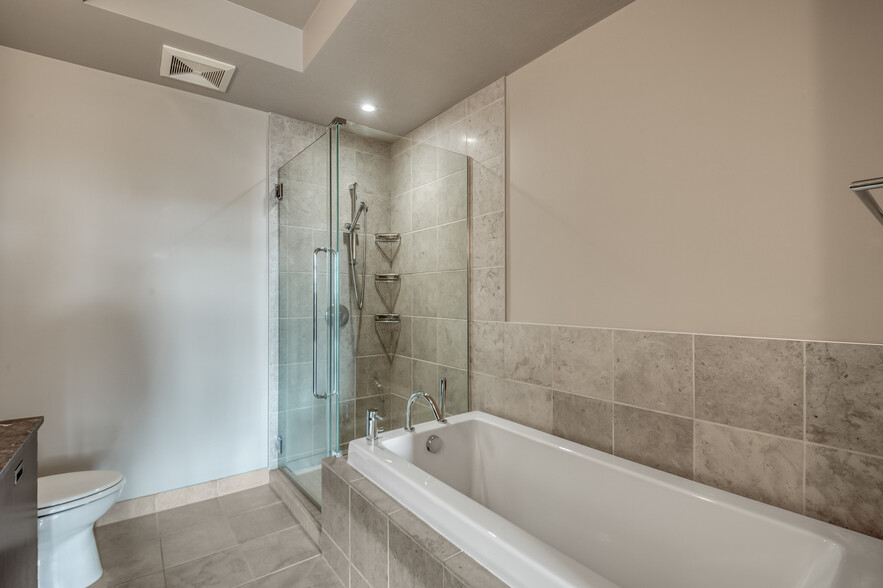 Main Bathroom - 1260 NW Naito Pky