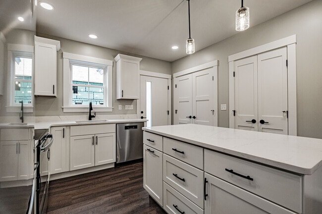 Building Photo - 9 Sunshine Circle