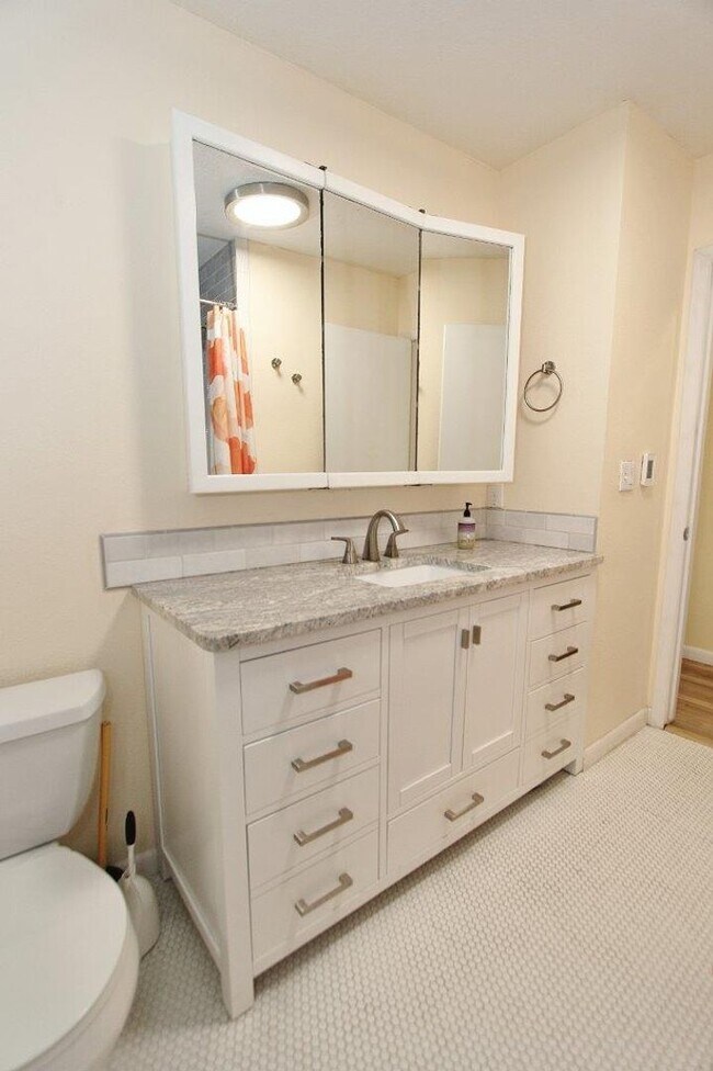 Building Photo - Charming Single-Level Home on Cul-de-sac