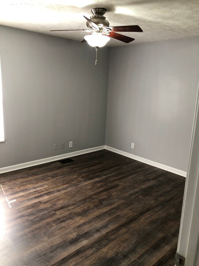 Building Photo - 3435 Sandpiper Dr