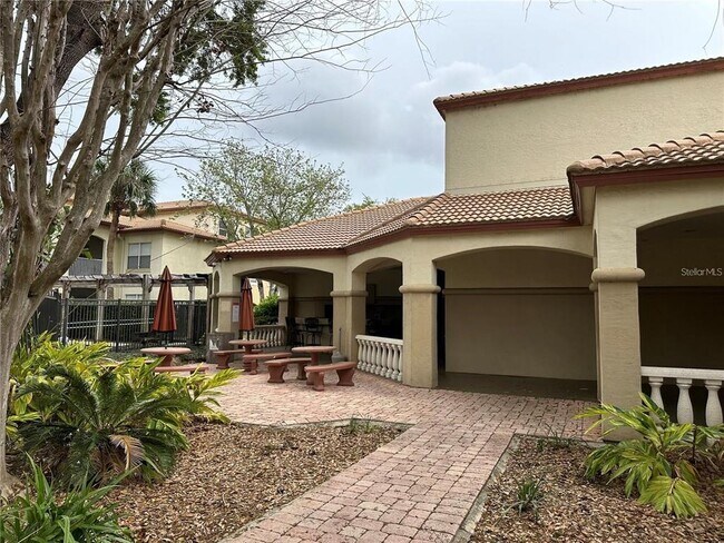 Building Photo - 827 Camargo Way