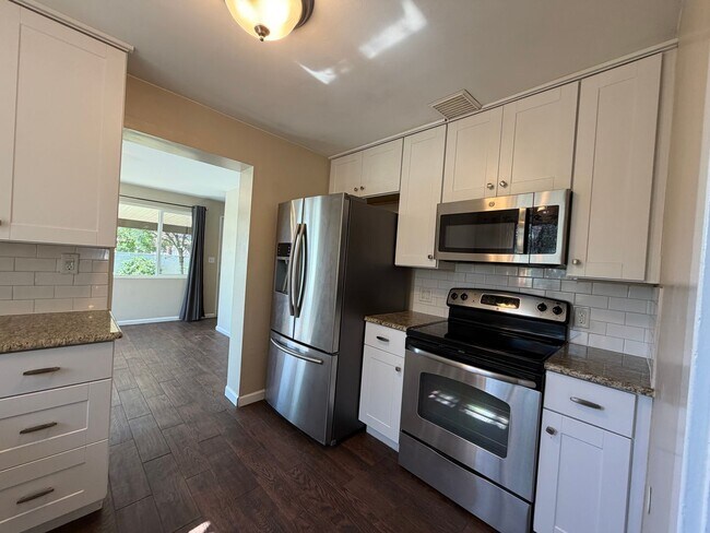 Building Photo - CHARMING HOME FOR RENT IN DOWNTOWN ST. GEORGE!