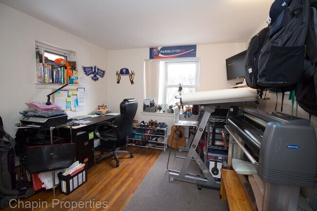 Building Photo - 2Br/1Bth, Great location, quiet area, Laundry in building