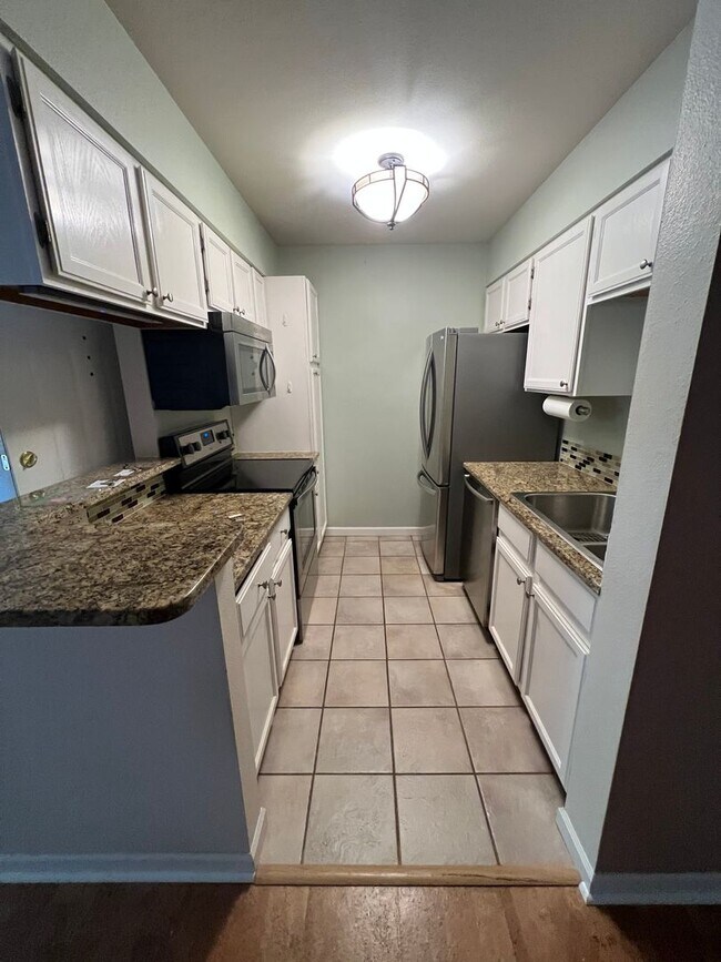 Building Photo - CHARMING 2 Bed 2 Bath Condo in Gunbarrel- ...