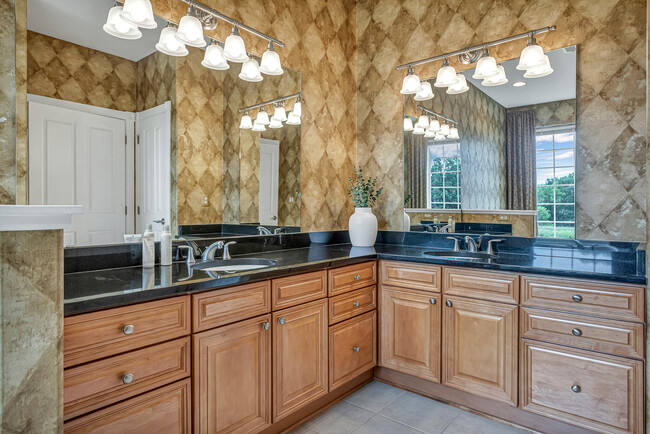 Building Photo - 4666 Sagewood Cir