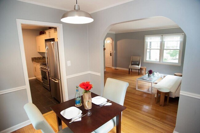 Building Photo - 1089 United Ave SE