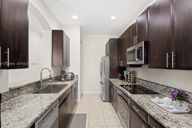 Building Photo - 6959 Julia Gardens Dr