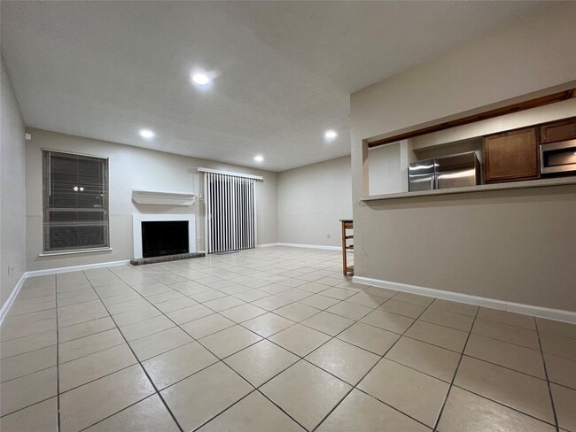 Building Photo - 2130 Greenbriar Colony Dr